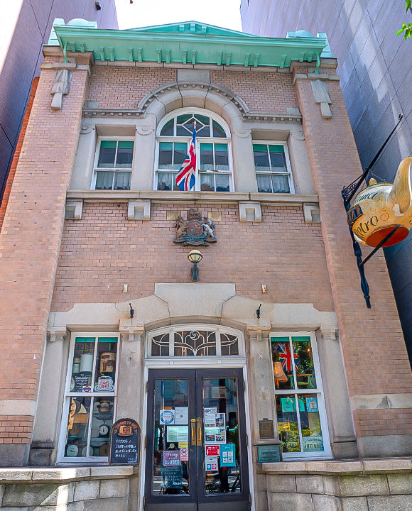 北浜レトロ店舗外観 レンガと緑の屋根のレトロな造り